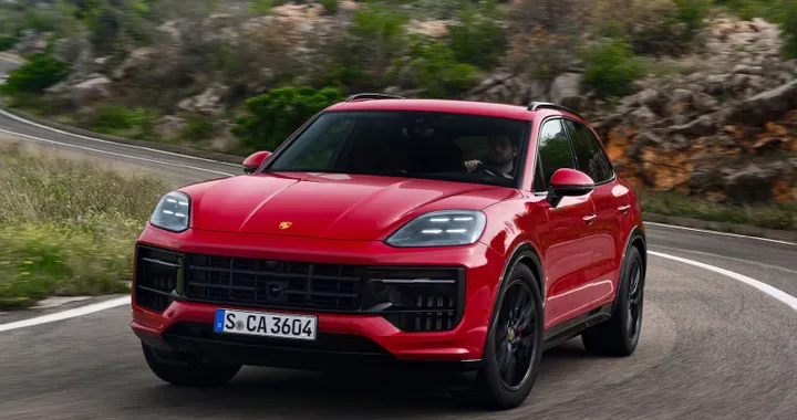 Porsche avverte: il ritorno ai motori a combustione e Plug-in influirà sui profitti