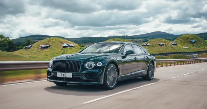 Bentley lancia la nuova Flying Spur Hybrid, la sua seconda Plug-in