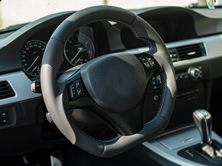 Non rischiare: proteggi la tua auto con questo bloccasterzo in offerta a meno di 30€