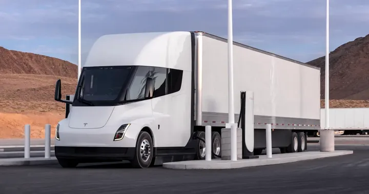 Tesla Megacharger: la ricarica pubblica ultra-rapida per autocarri elettrici è realtà