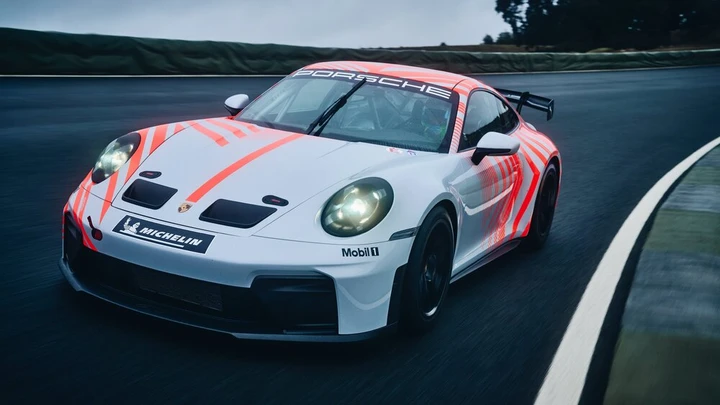 Porsche 911 Challenge, costa 208.800 euro ma su strada non la potrete guidare