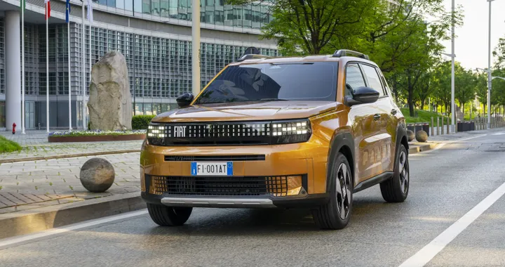 FIAT Grande Panda Hybrid arriva nelle concessionarie: allestimenti e prezzo