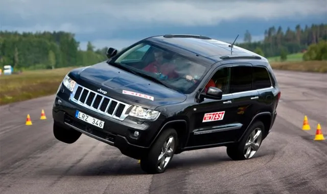 Jeep Grand Cherokee fallisce il test dell'alce, ma si è trattato di un errore dei tester (video)
