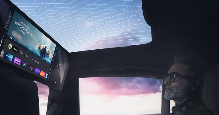 BMW i7, un teaser mostra il display 8K da 31 pollici per i sedili posteriori