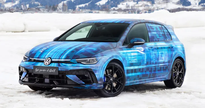 Volkswagen, prime immagini della nuova Golf R