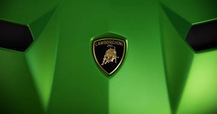 Lamborghini, una misteriosa novità in arrivo l'8 luglio