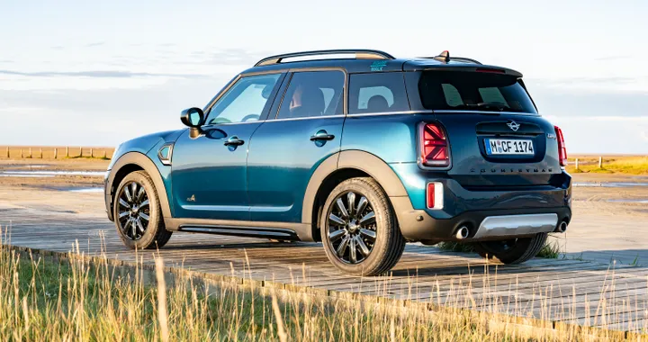 Mini Countryman, la terza generazione si fa spiare su strada