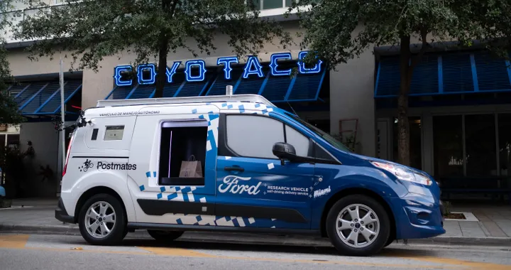 Ford, consegne di cibo a domicilio con un furgone a guida autonoma