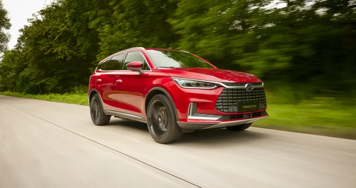 BYD in Europa con le auto elettriche HAN, TANG e ATTO 3: disponibilità e prezzi