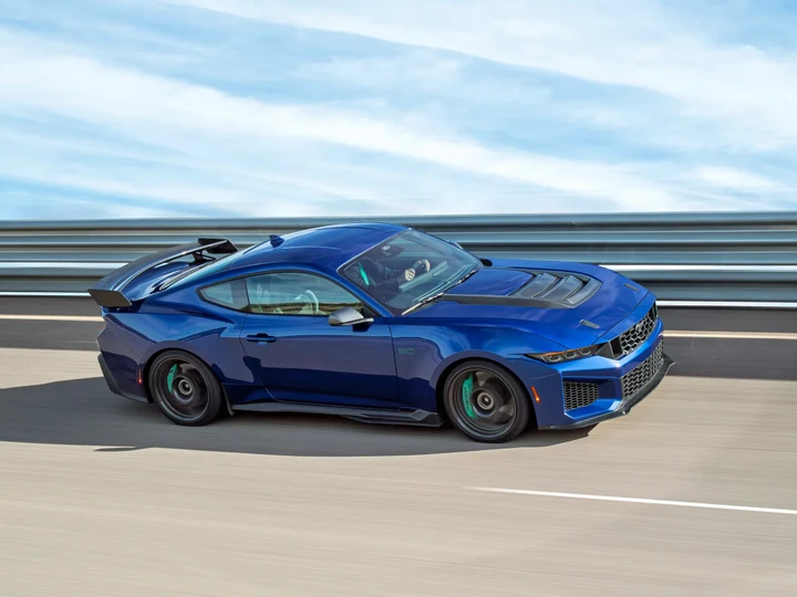 Ford, ecco la nuova Mustang Dark Horse SC: motore V8 per alte prestazioni