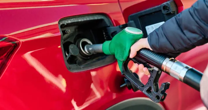 Taglio accise carburanti, possibili 15 giorni di proroga e sconto per i redditi bassi