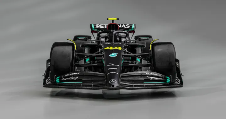 Formula 1, debutta la nuova Mercedes W14 di Hamilton e Russell