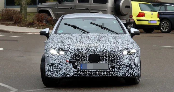 Nuova Mercedes CLE 2027, il restyling è in arrivo: prime foto spia