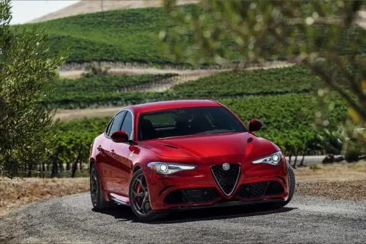 Alfa Romeo Giulia e 4C alla Monterey Car Week 2016