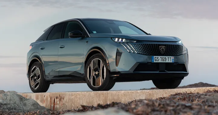 Peugeot e-3008 ed e-5008: in arrivo la versione dual motor da 325 CV