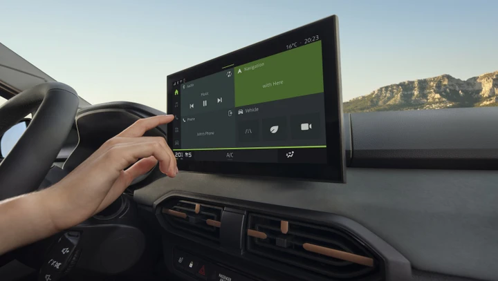 Nuova Dacia Sandero 2026 punta sugli interni: praticità ed ergonomia