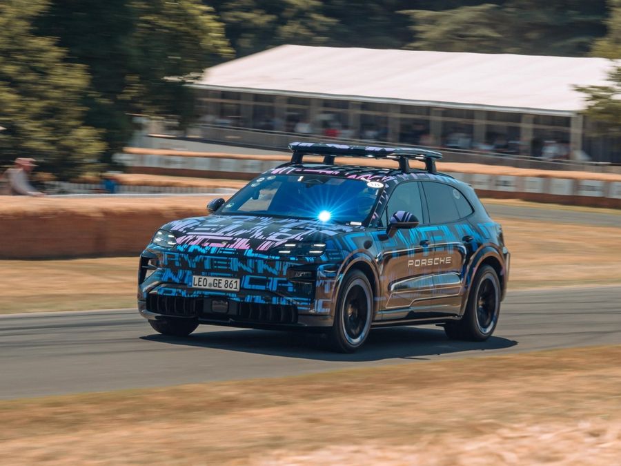 Porsche Cayenne Electric, pronta per la presentazione a Monaco