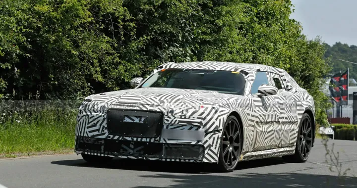 Jaguar, la nuova GT elettrica pizzicata su strada al Nürburgring