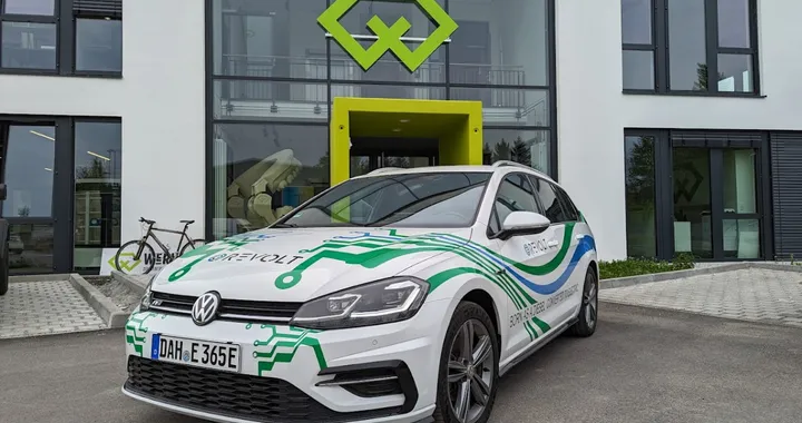 E-Revolt trasforma un’auto termica in una 100% elettrica in sole otto ore