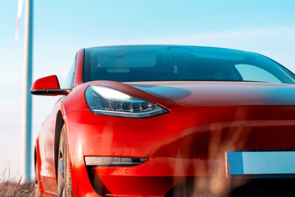 Il CEO di Ford critica Tesla: le EV di Musk non sono più il punto di riferimento