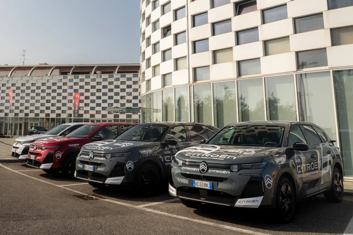 Citroën C5 Aircross da maglia rosa: è l'auto del Giro d'Italia