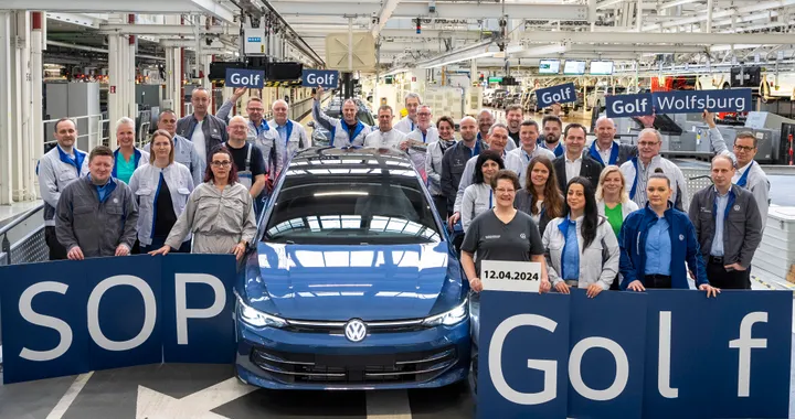 Volkswagen Golf, parte a Wolfsburg la produzione del restyling
