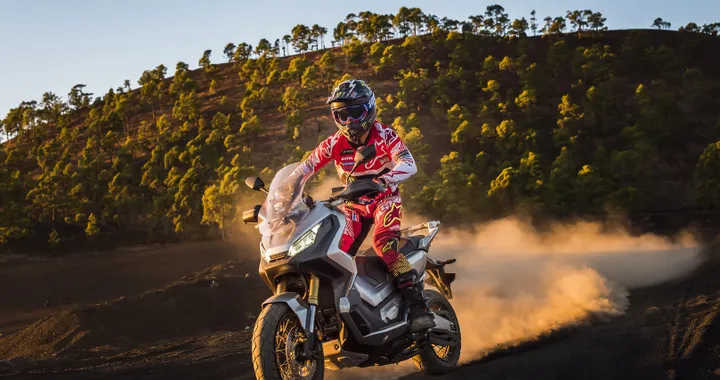 Honda X-ADV 2018: più tecnologico e ora per patente A2