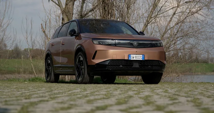 Opel Grandland Electric: un mese col fotovoltaico. Consumi e costi reali