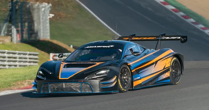 McLaren 720S GT3 EVO, ecco la nuova vettura da corsa