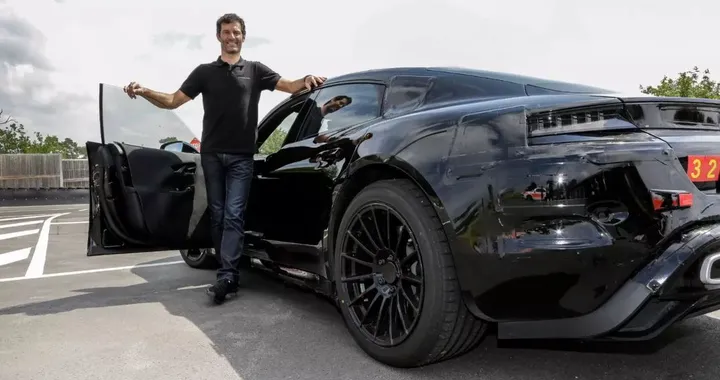 Mark Webber al volante della futura Porsche Mission E | VIDEO