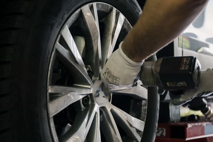 Cambio gomme: perché è fondamentale tornare alle estive con l’arrivo della bella stagione