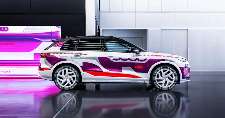 Audi Q6 e-tron, anteprima degli interni del nuovo SUV elettrico al Salone di Monaco