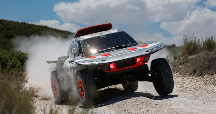 Audi RS Q e-tron, test in Spagna per prepararsi alla Dakar 2024