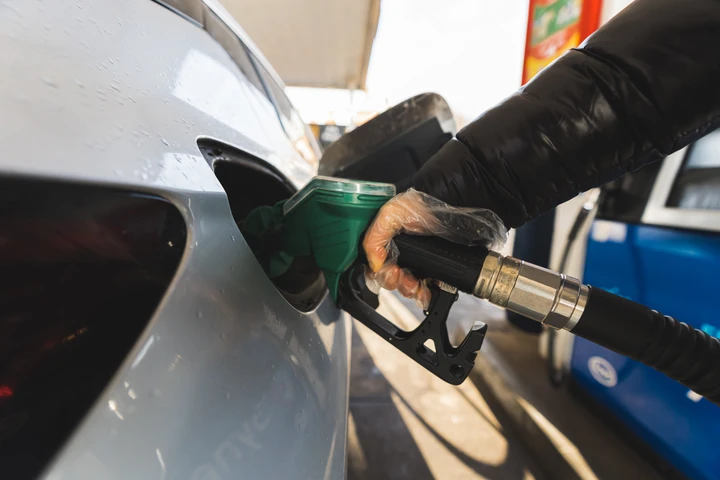 Caro carburanti, il governo ipotizza una proroga al taglio delle accise