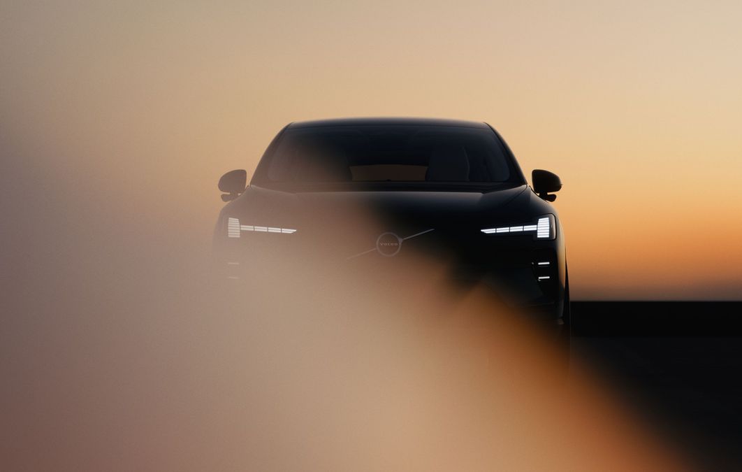 La nuova Volvo EX60 sta arrivando: 810 km di autonomia e ricarica a 400 kW contro l'ansia da autonomia
