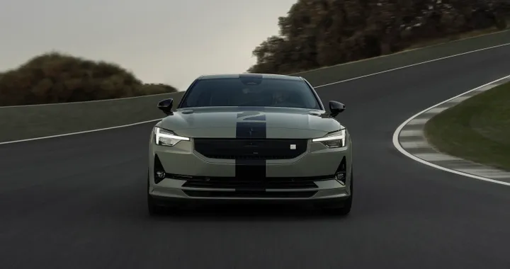 Polestar 2, arriva la nuova serie limitata BST edition 230 con 476 CV