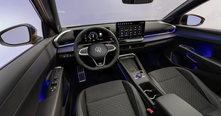 Nuova Volkswagen T-Roc: interni e bagagliaio della seconda generazione del SUV