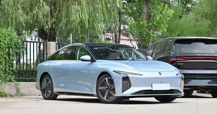 DongFeng Forthing Xinghai S7 al debutto. Tutto quello che c'è da sapere