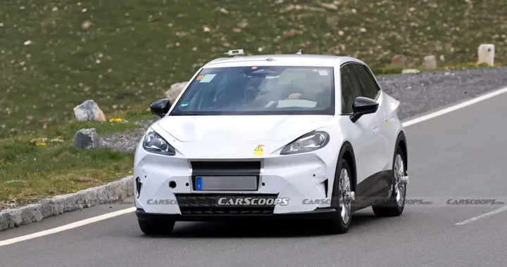 Nuova Cupra Raval si svela sempre di più e si prepara al debutto