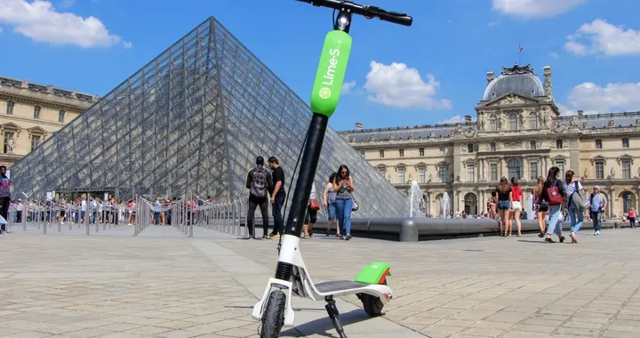 Mobilità elettrica e sicurezza: primo incidente mortale in Monopattino a Parigi