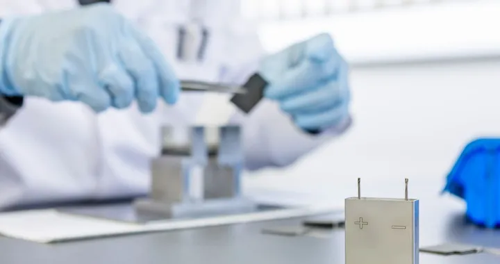 Auto elettriche: in Svizzera si lavora sulle batterie ad alta densità da 1000 Wh/kg
