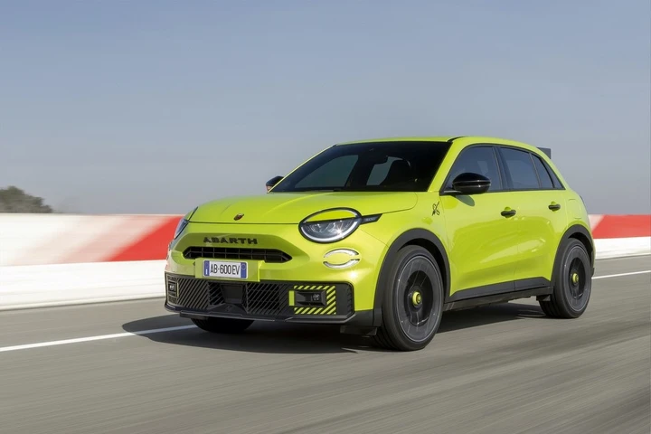 Abarth 600e elettrica: connubio tra passato e futuro