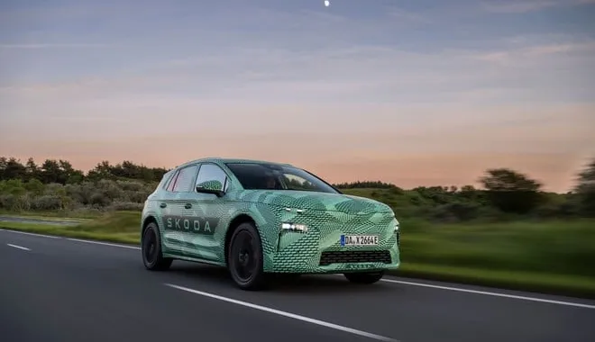 Skoda Elroq: svelati gli interni con molta tecnologia e materiali sostenibili