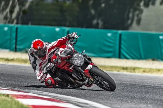 Ducati Monster 1200 R: la più potente della gamma