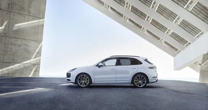 Porsche Cayenne, nuove immagini del restyling