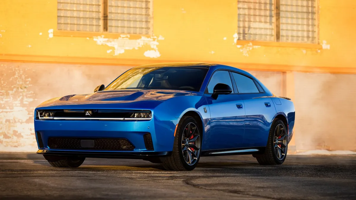 Dodge: presentata la nuova Charger Daytona berlina tre volumi