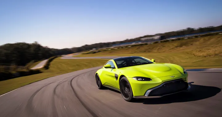 Aston Martin Vantage AMR: in arrivo la sportiva con cambio manuale | Teaser