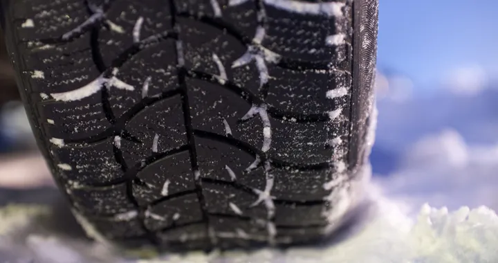 Cambio gomme invernali 2025: quando farlo, obblighi e multe