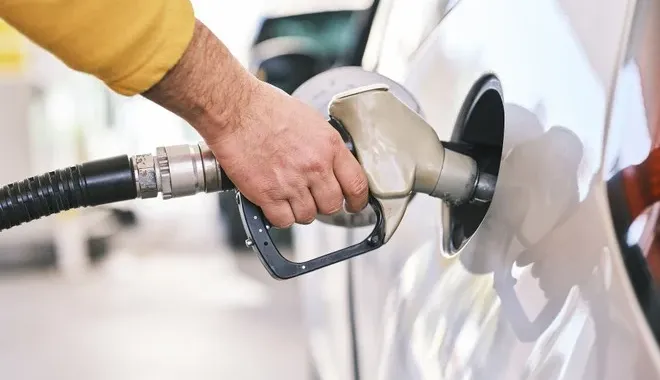Prezzi dei carburanti, in aumento benzina e diesel. L'allarme del Codacons