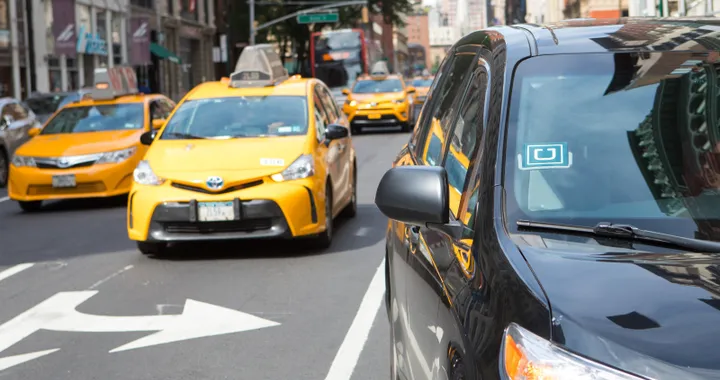 New York soffre il traffico e l'inquinamento: limitato il numero di veicoli Uber e Lyft
